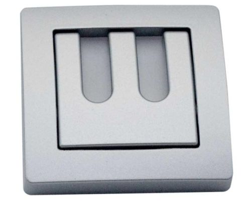 Wieszak ścienny na ubrania montowany na ścianie.