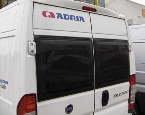 M32200_2.jpg