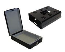Sejf kasetowy o wymiarach 235 x 170 x 73 mm. Gratis dodatkowy uchwyt
