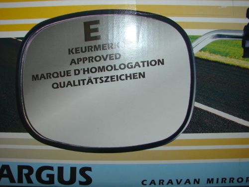 Pasuje niemal do każdego lusterka samochodowego. Bardzo przydatne dla samochodów z zaokrąglonymi lusterkami  