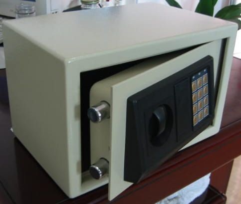 Sejf elektryczny na dokumenty firmy HI. Idealny do domu lub biura. Można zabudować w ściance.
